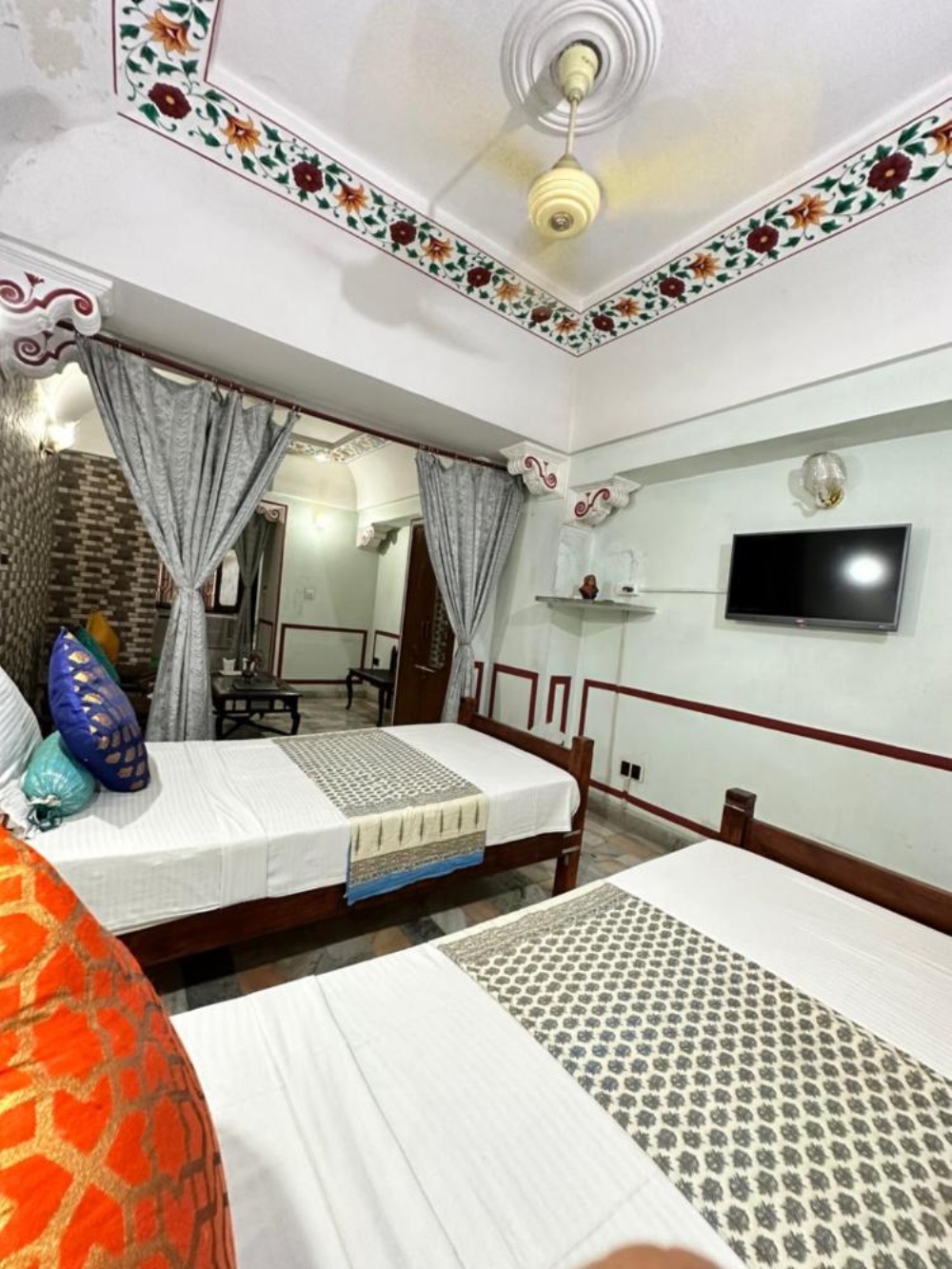 Room image 4