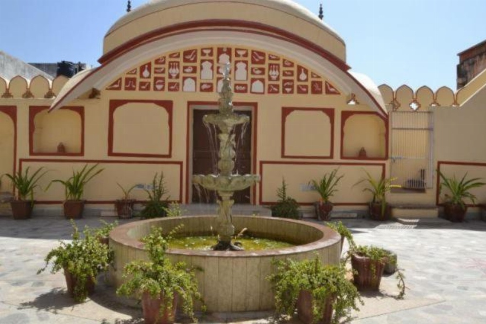 Rawla Mrignayani Palace